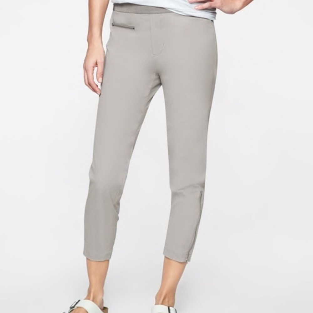 Athleta Mod Trekkie Crop Woven Pants Grey size 4